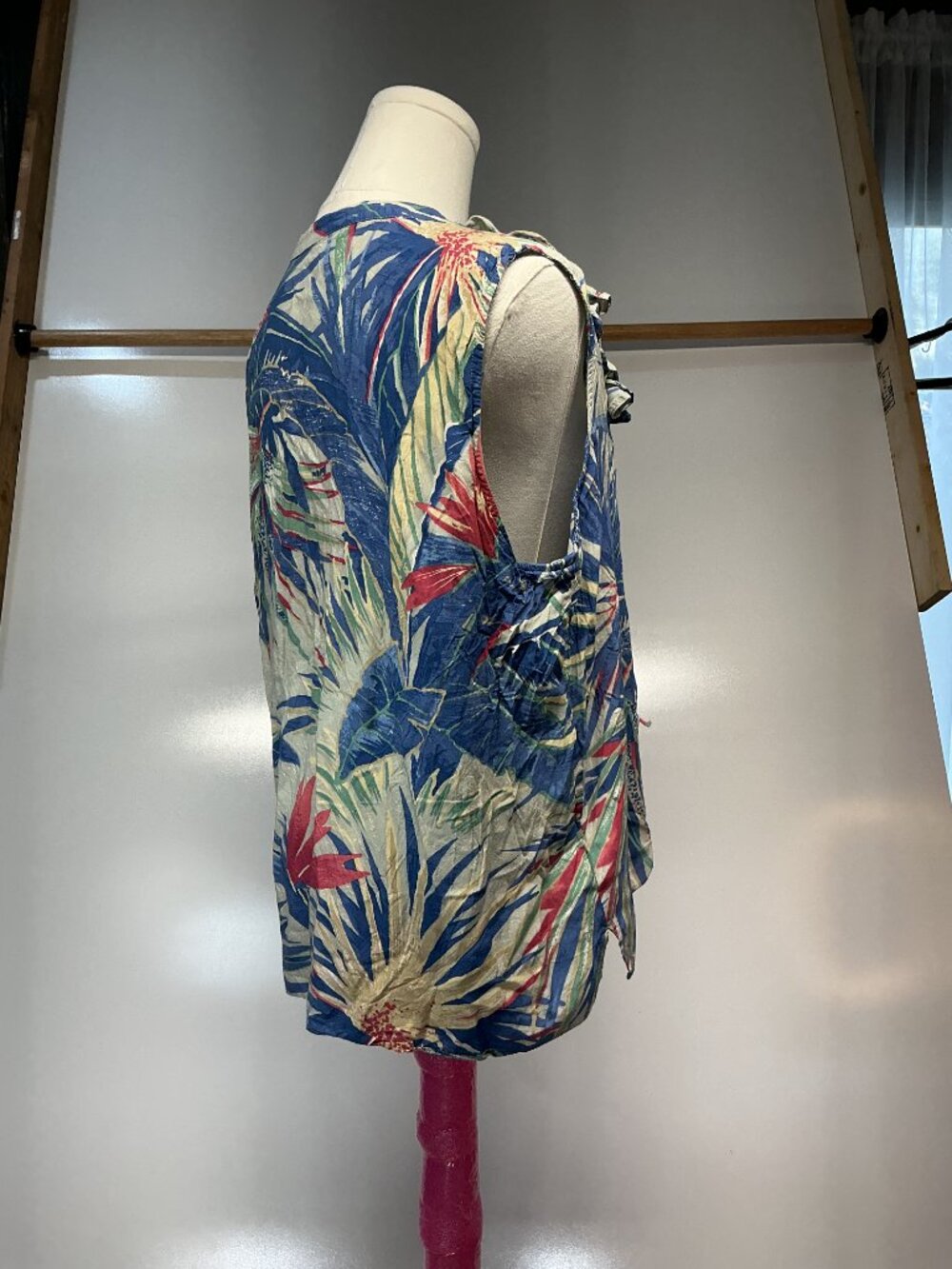 Chaps XL Blue Tropical Ruffle Tie Neck Sleeveless Blouse Boho Resort Top - Picture 12 of 14